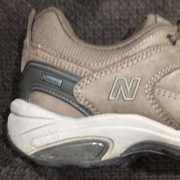 WATERPROOF New Balance Goretex shoes women 9 - Picture 11 of 15